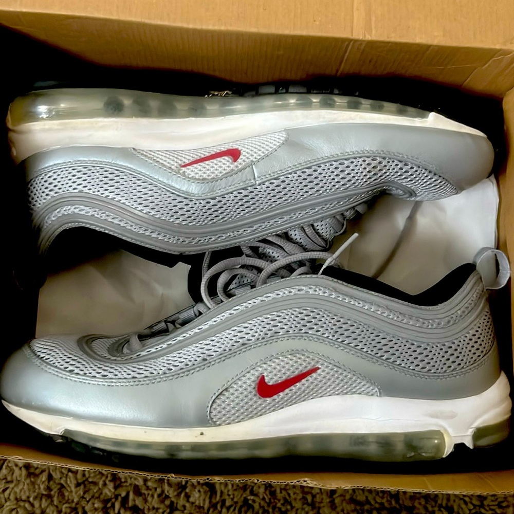 Used men’s Nike Air Max 97 is good condition